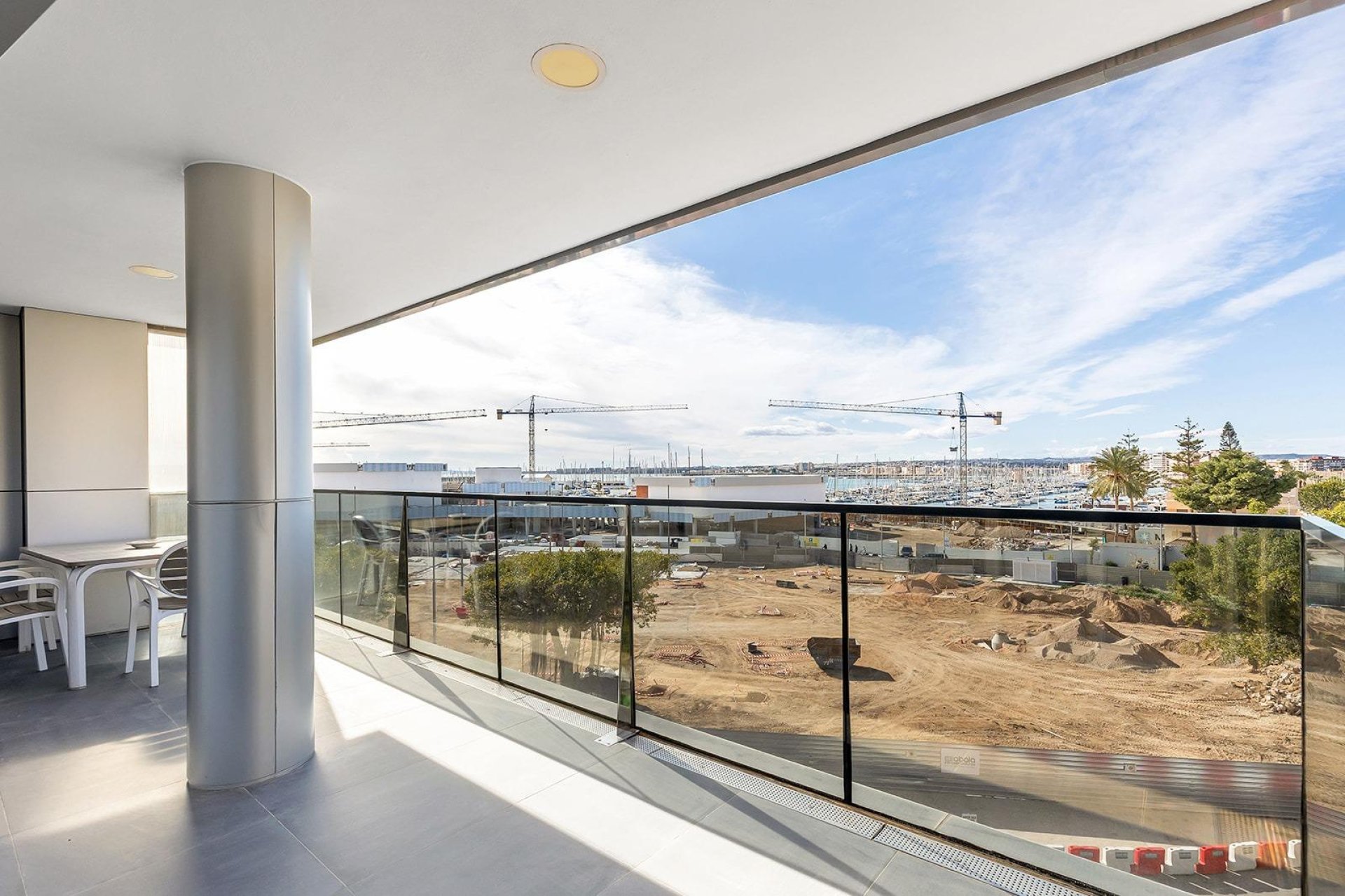 Resale - Apartment - Torrevieja - Paseo maritimo