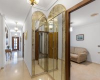 Resale - Apartment - Torrevieja - Paseo maritimo