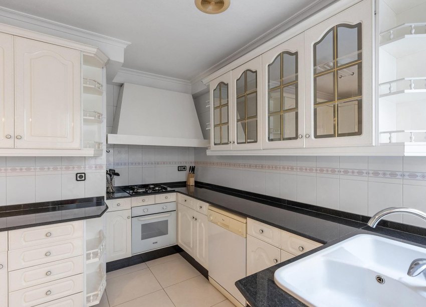 Resale - Apartment - Torrevieja - Paseo maritimo