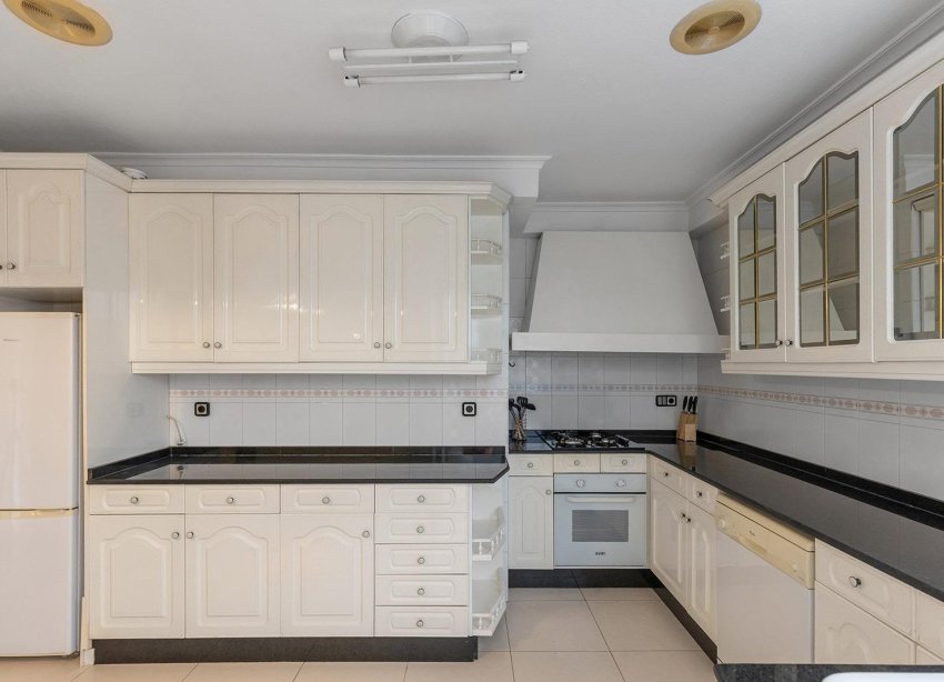 Resale - Apartment - Torrevieja - Paseo maritimo