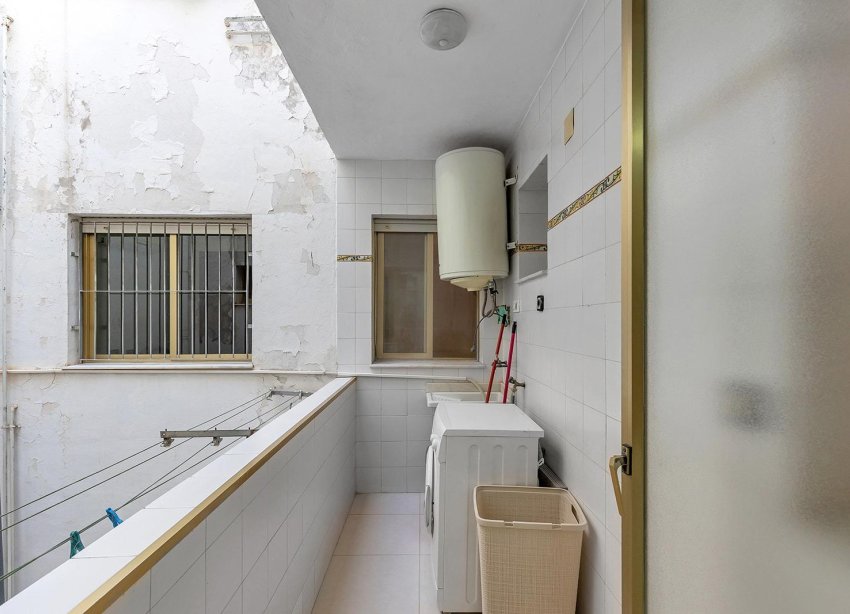 Resale - Apartment - Torrevieja - Paseo maritimo