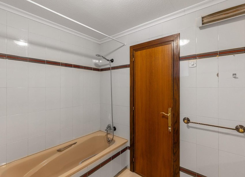 Resale - Apartment - Torrevieja - Paseo maritimo