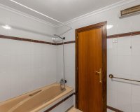 Resale - Apartment - Torrevieja - Paseo maritimo