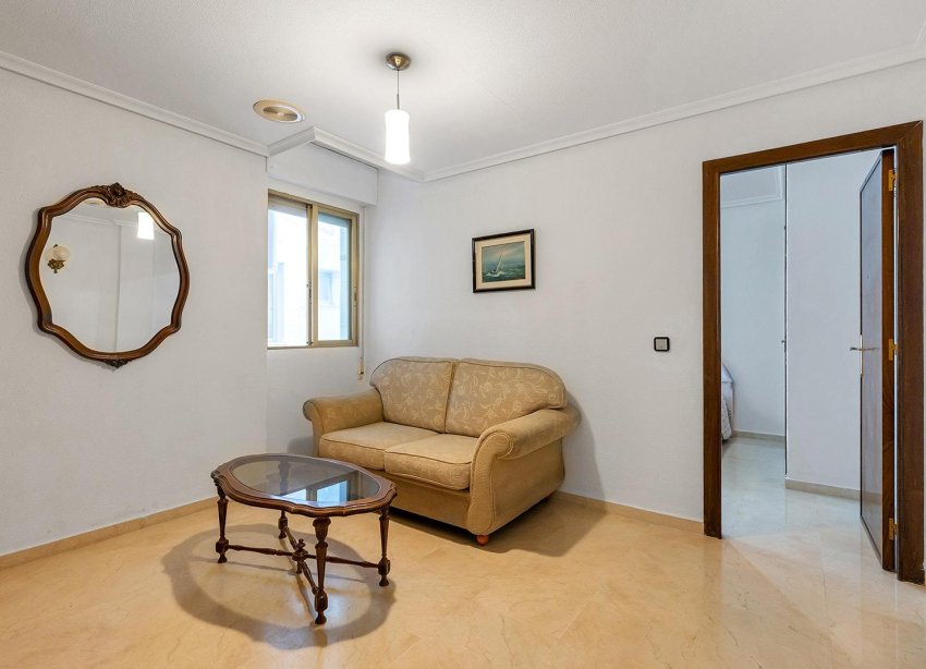 Resale - Apartment - Torrevieja - Paseo maritimo