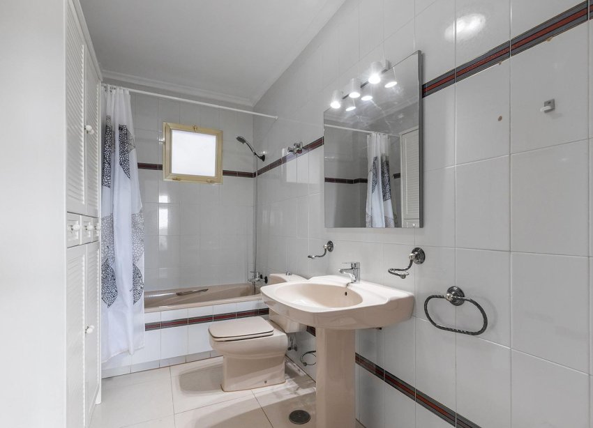 Resale - Apartment - Torrevieja - Paseo maritimo