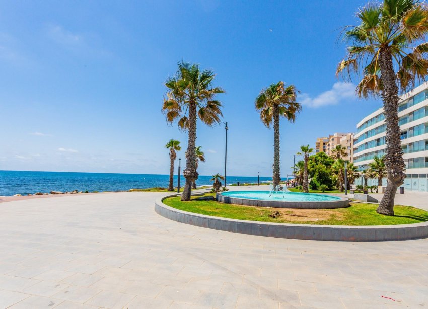 Resale - Apartment - Torrevieja - Paseo maritimo