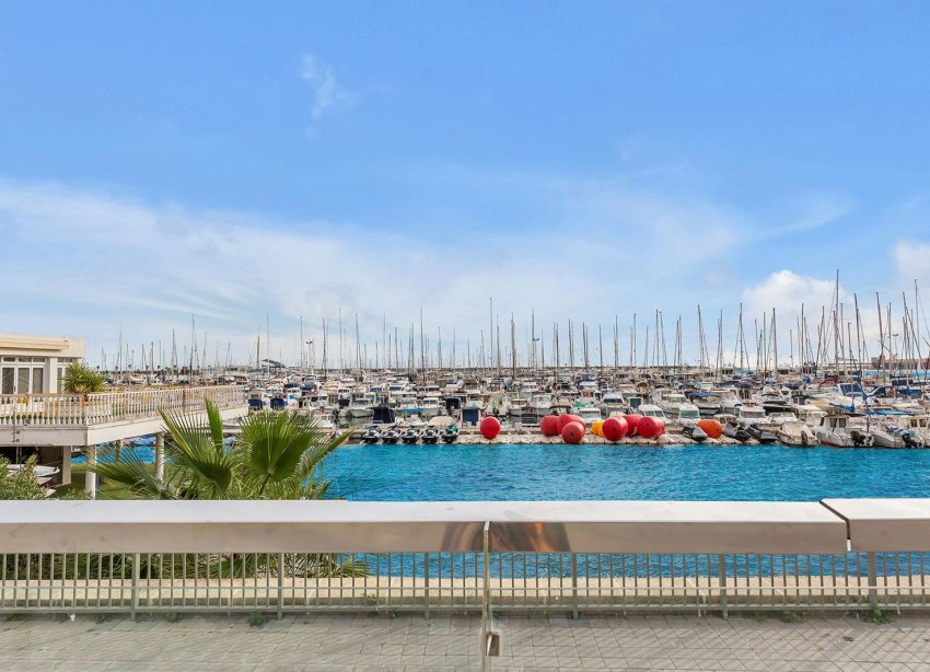 Resale - Apartment - Torrevieja - Paseo maritimo
