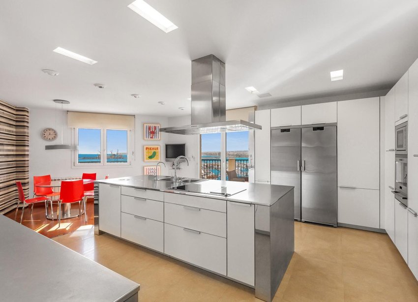 Resale - Apartment - Torrevieja - Paseo maritimo