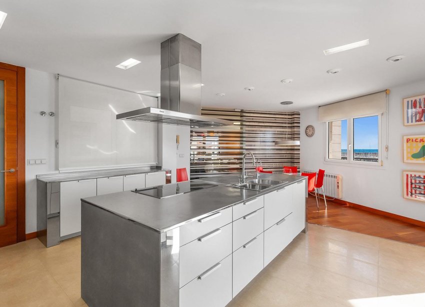 Resale - Apartment - Torrevieja - Paseo maritimo