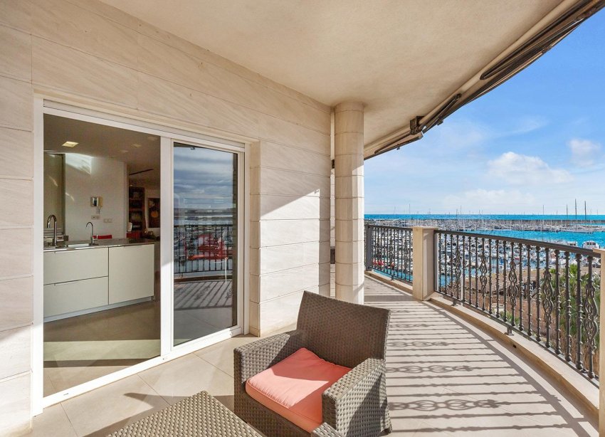 Resale - Apartment - Torrevieja - Paseo maritimo