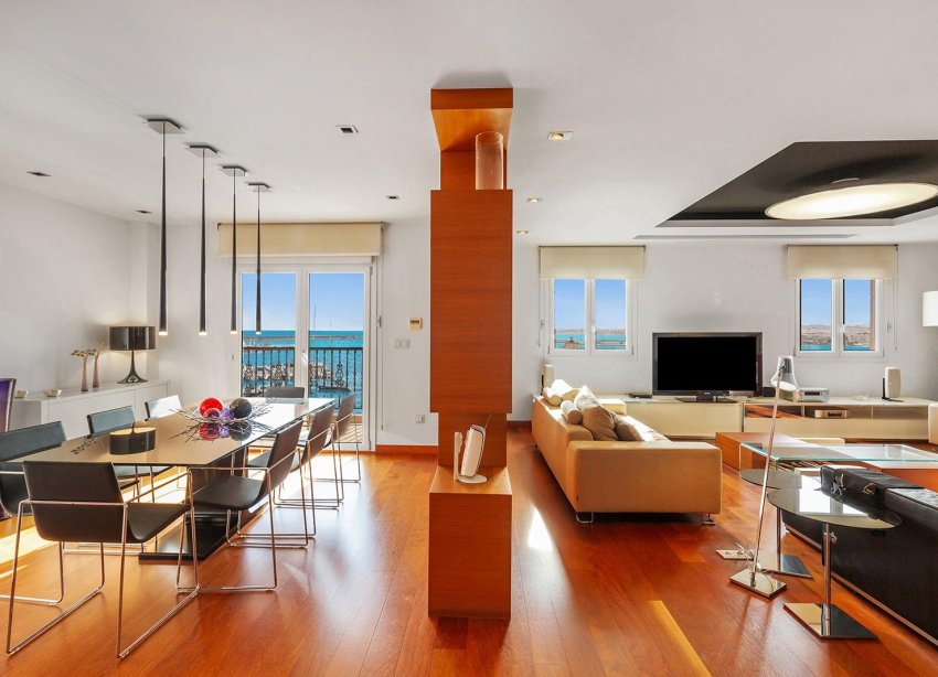 Resale - Apartment - Torrevieja - Paseo maritimo