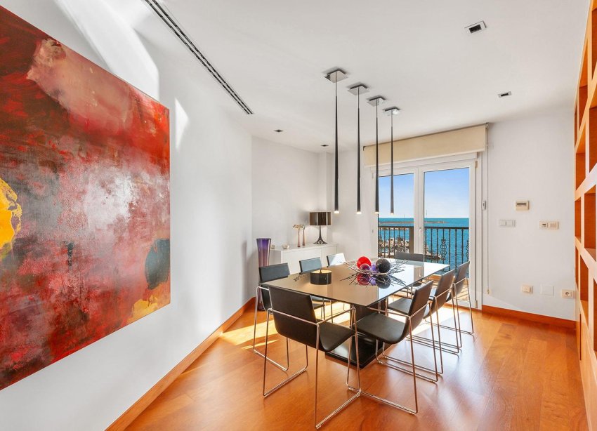 Resale - Apartment - Torrevieja - Paseo maritimo