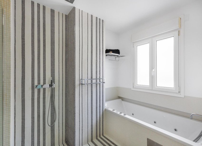 Resale - Apartment - Torrevieja - Paseo maritimo