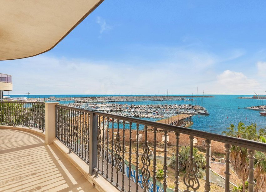 Resale - Apartment - Torrevieja - Paseo maritimo
