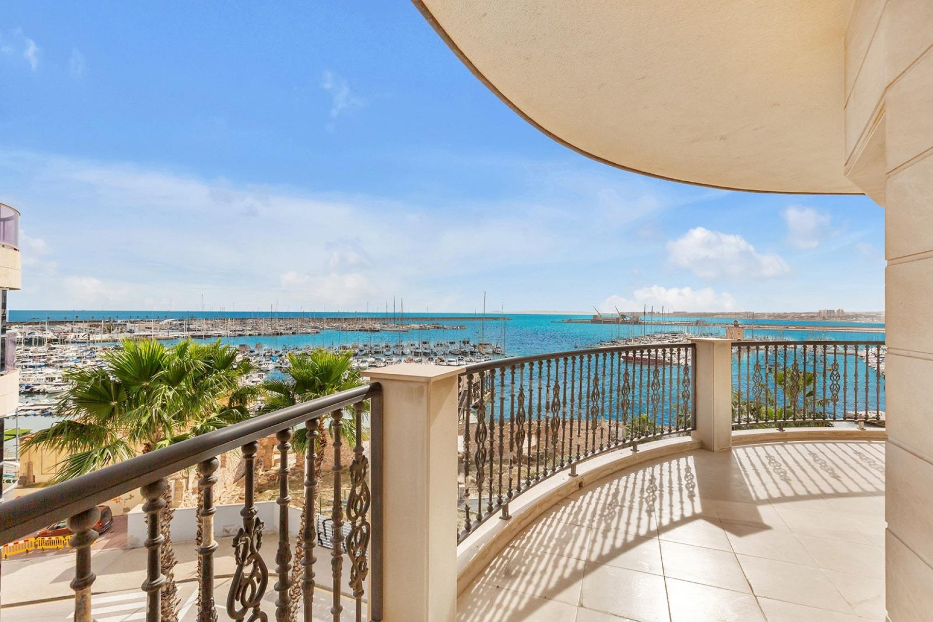 Resale - Apartment - Torrevieja - Paseo maritimo