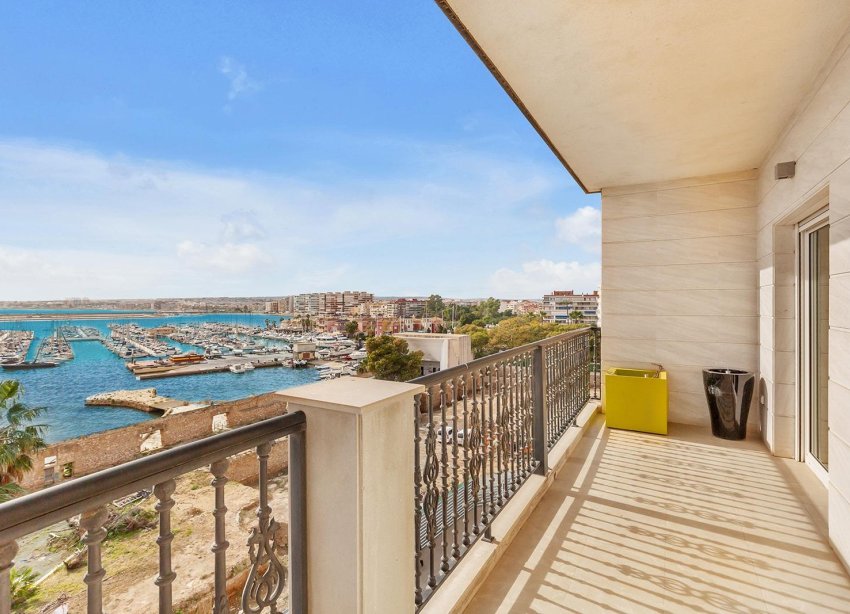 Resale - Apartment - Torrevieja - Paseo maritimo