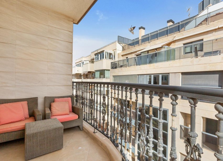 Resale - Apartment - Torrevieja - Paseo maritimo