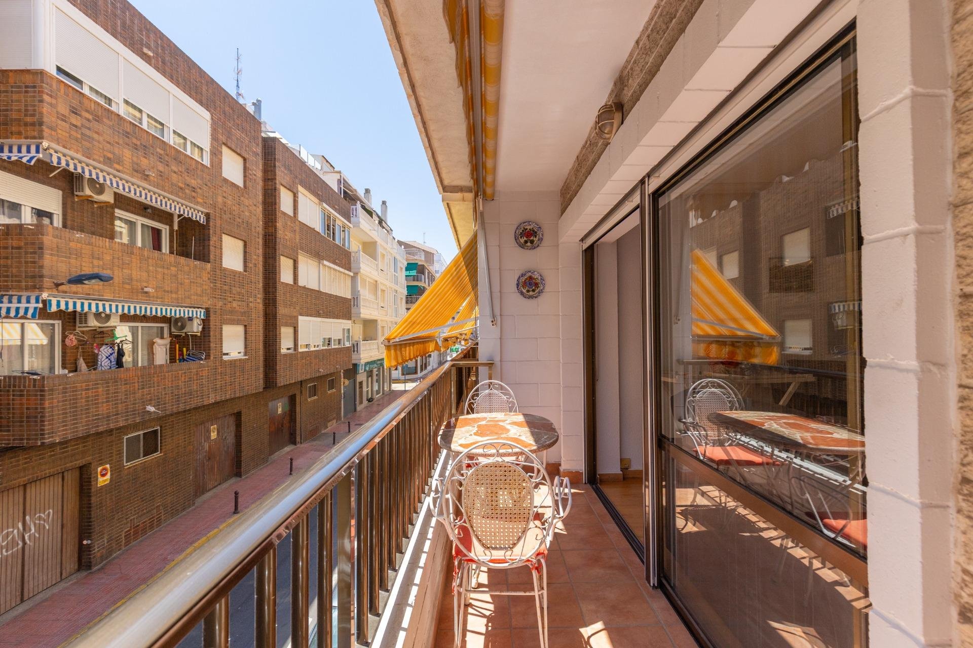 Resale - Apartment - Torrevieja - Paseo maritimo