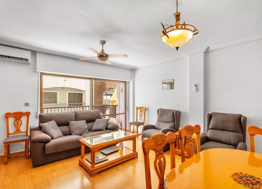 Resale - Apartment - Torrevieja - Paseo maritimo