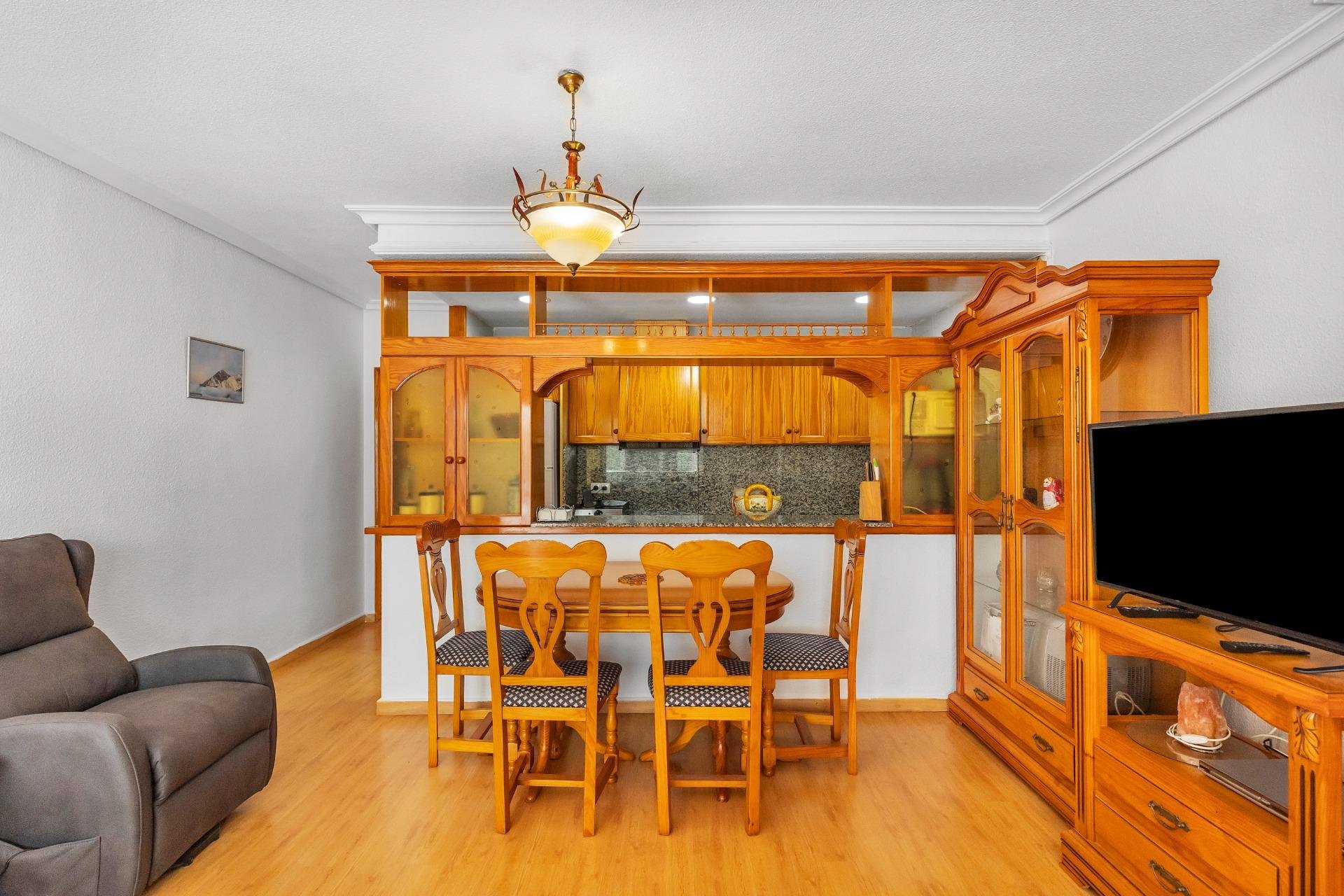 Resale - Apartment - Torrevieja - Paseo maritimo