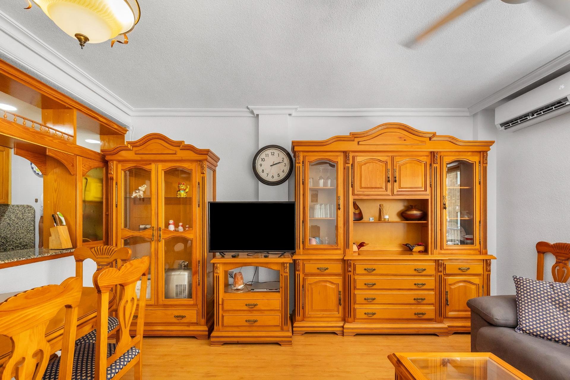 Resale - Apartment - Torrevieja - Paseo maritimo