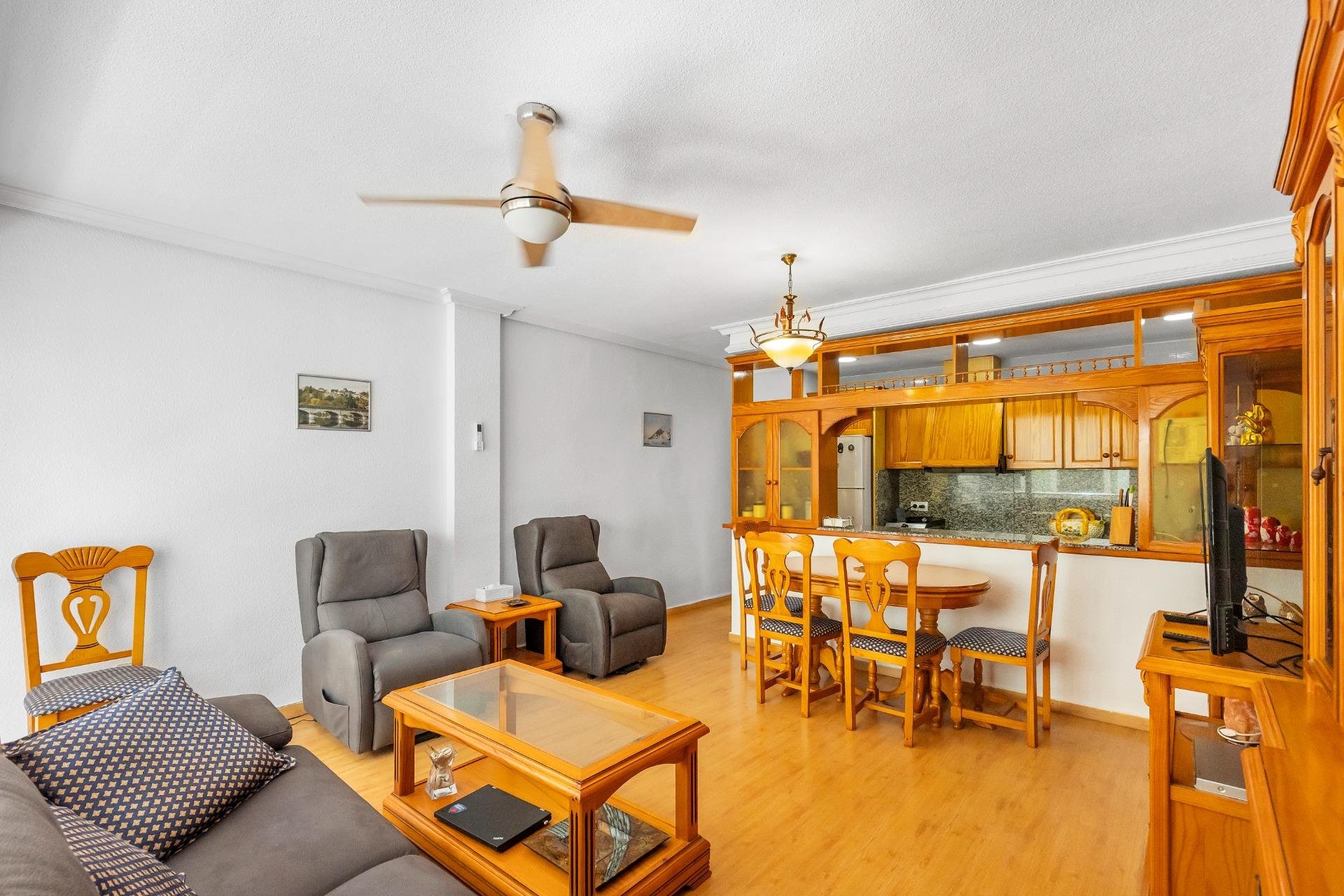 Resale - Apartment - Torrevieja - Paseo maritimo