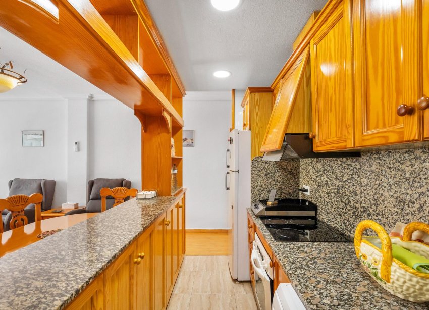 Resale - Apartment - Torrevieja - Paseo maritimo
