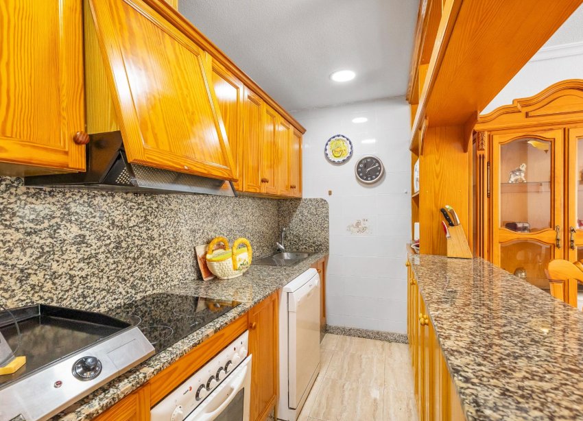 Resale - Apartment - Torrevieja - Paseo maritimo
