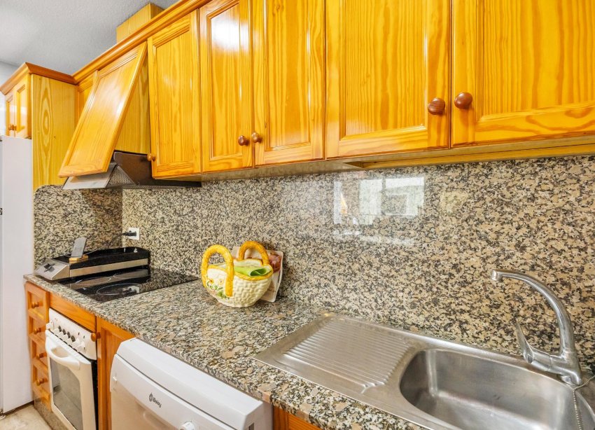 Resale - Apartment - Torrevieja - Paseo maritimo