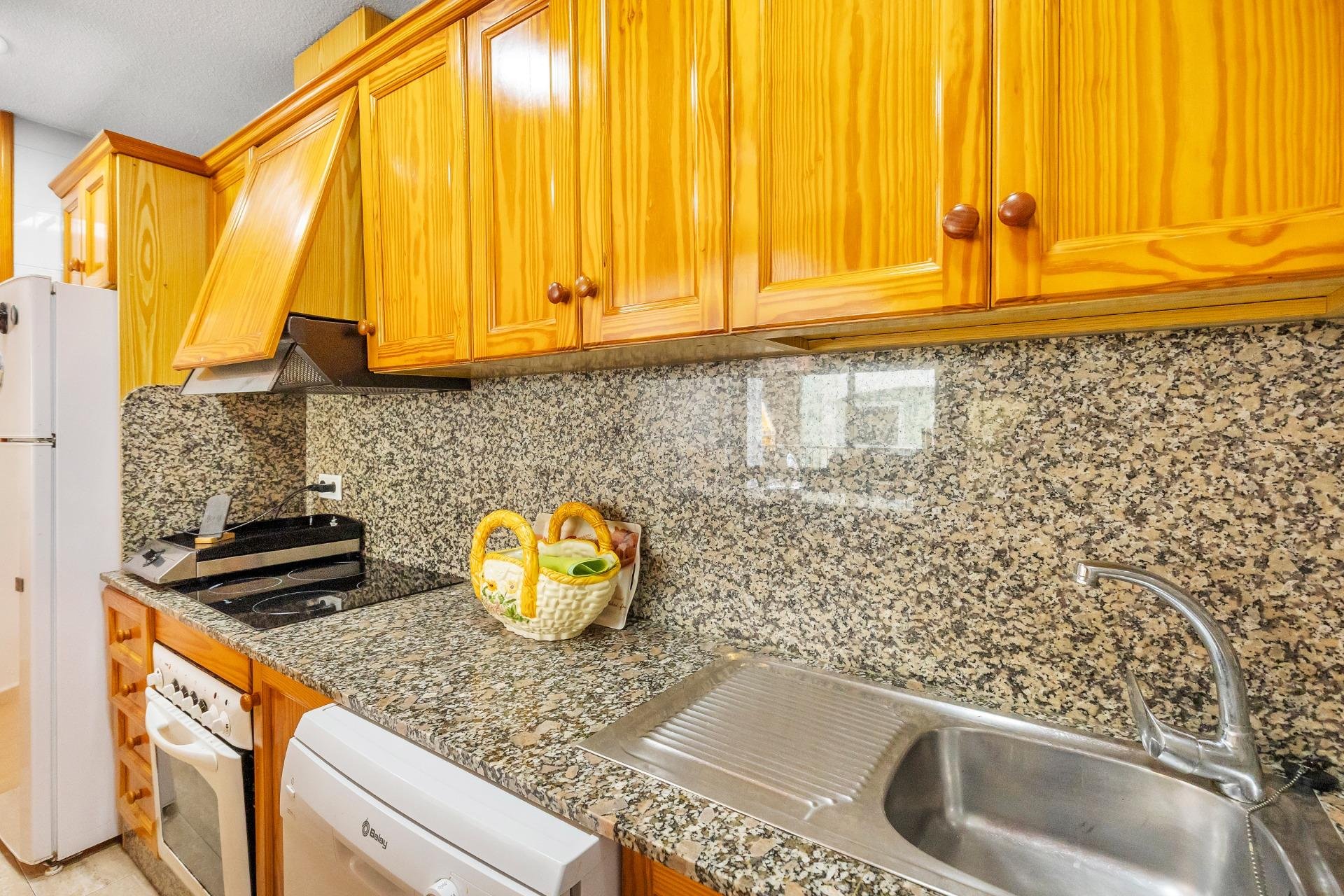 Resale - Apartment - Torrevieja - Paseo maritimo