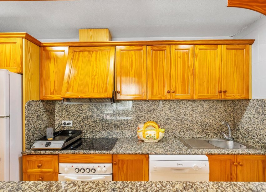 Resale - Apartment - Torrevieja - Paseo maritimo
