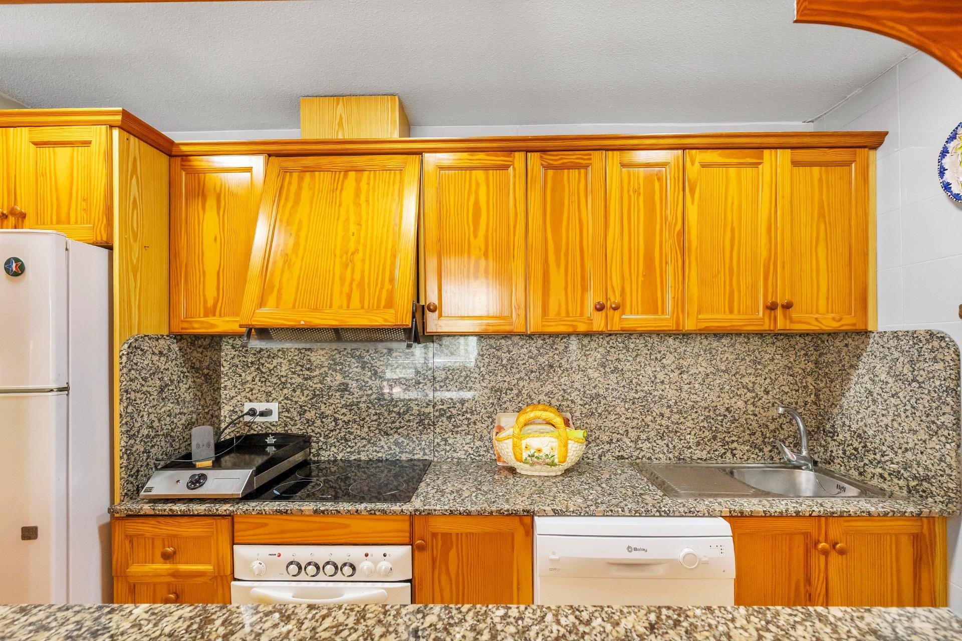 Resale - Apartment - Torrevieja - Paseo maritimo