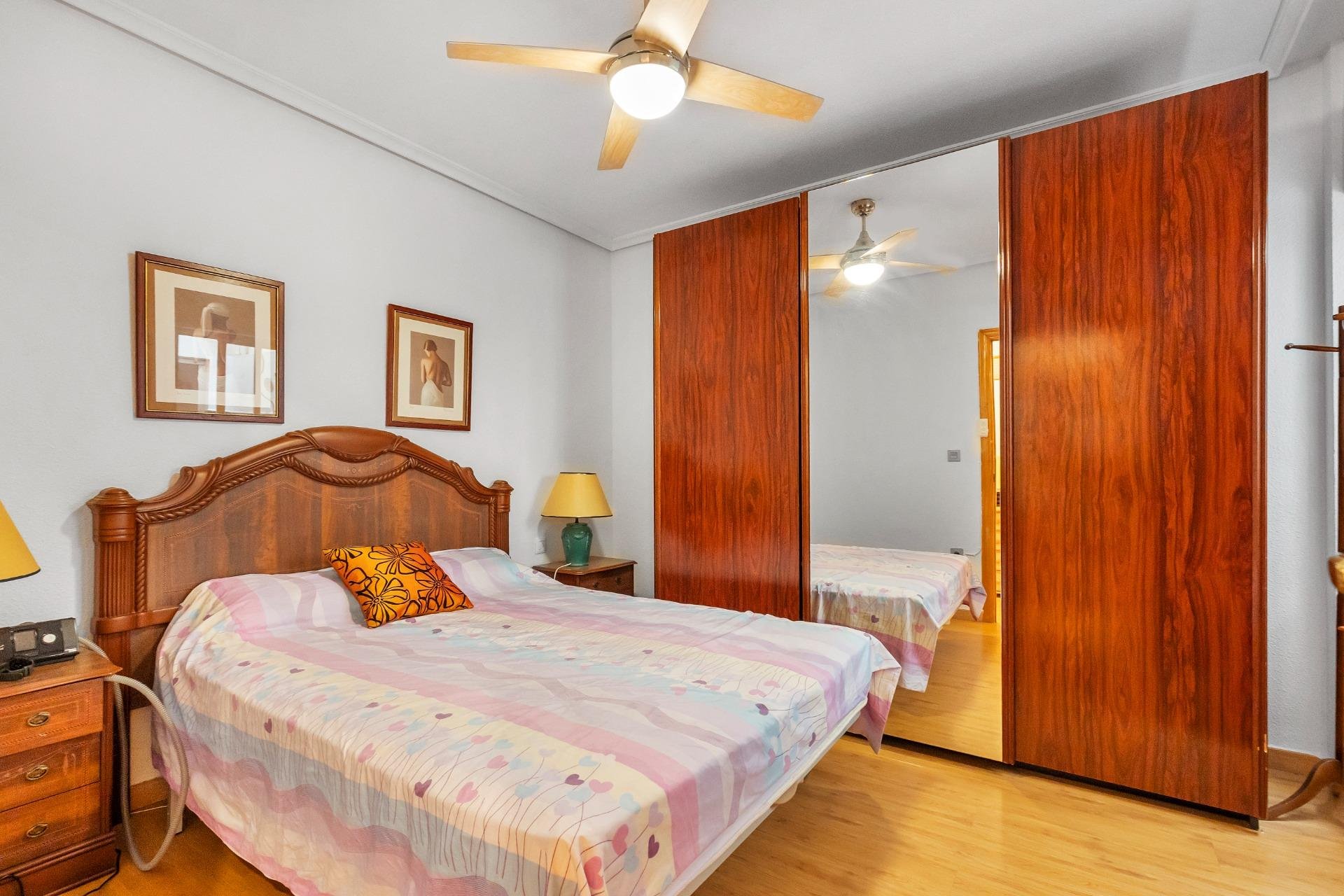 Resale - Apartment - Torrevieja - Paseo maritimo