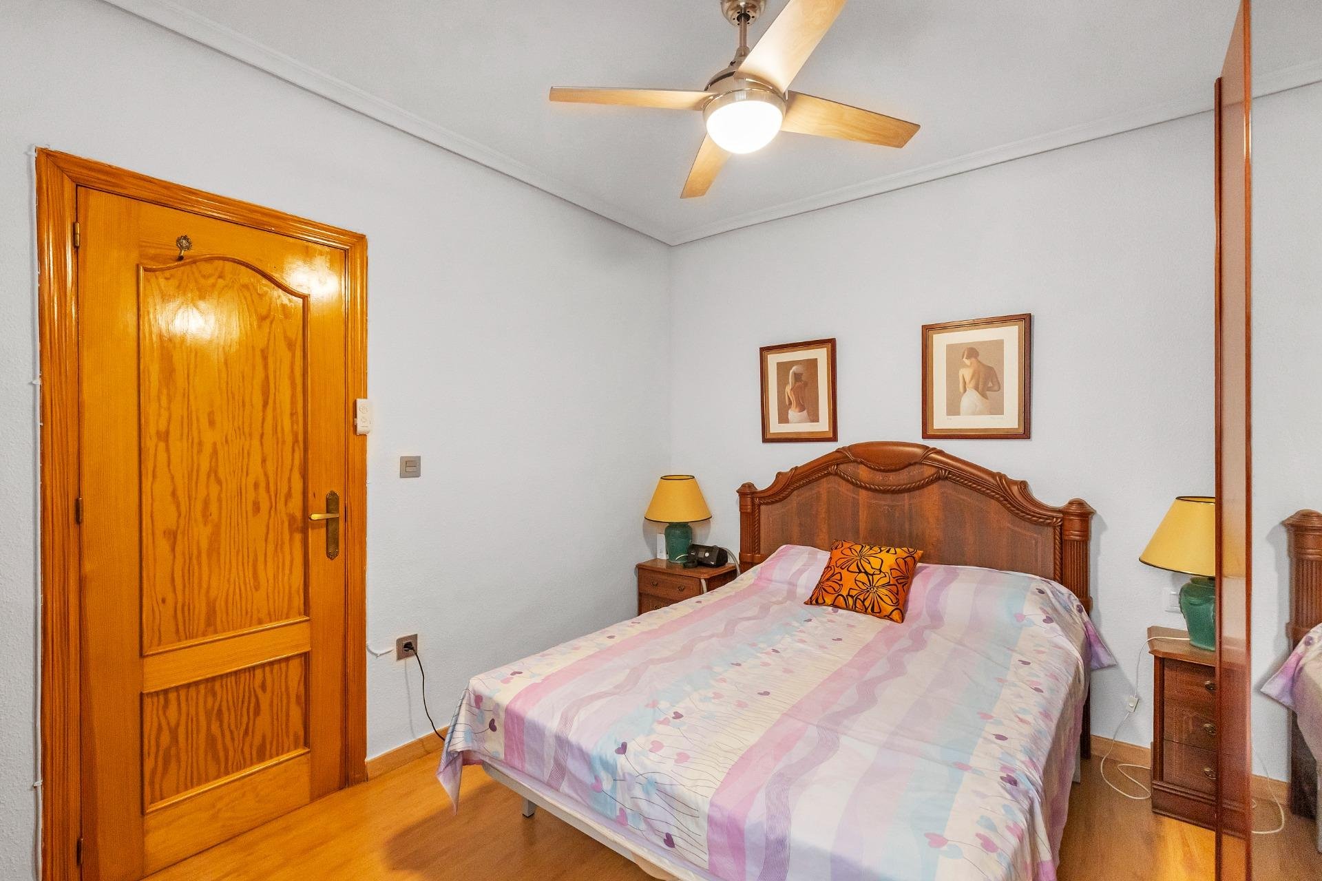 Resale - Apartment - Torrevieja - Paseo maritimo