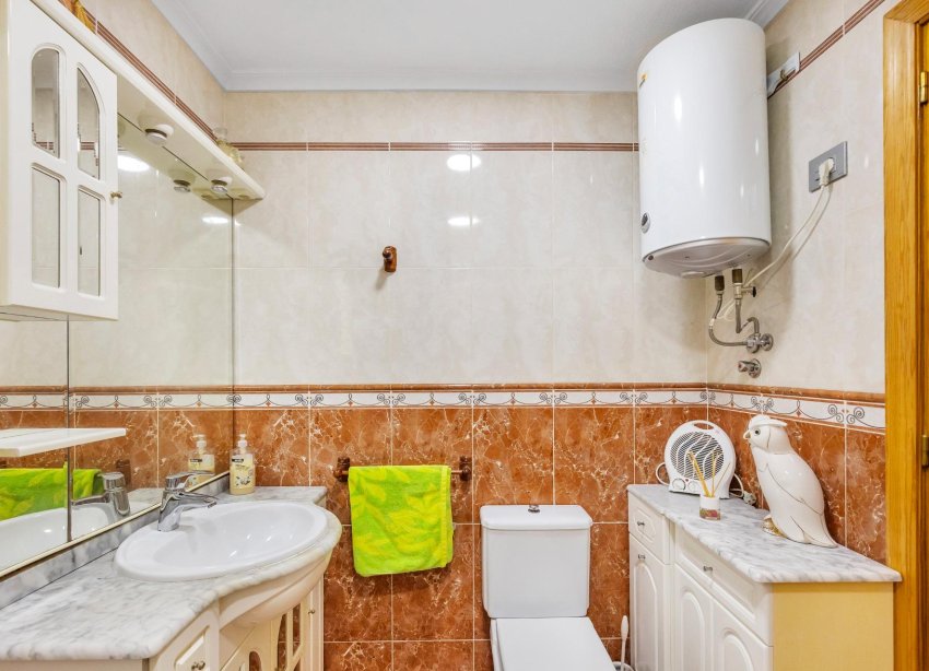 Resale - Apartment - Torrevieja - Paseo maritimo
