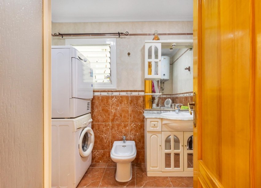 Resale - Apartment - Torrevieja - Paseo maritimo
