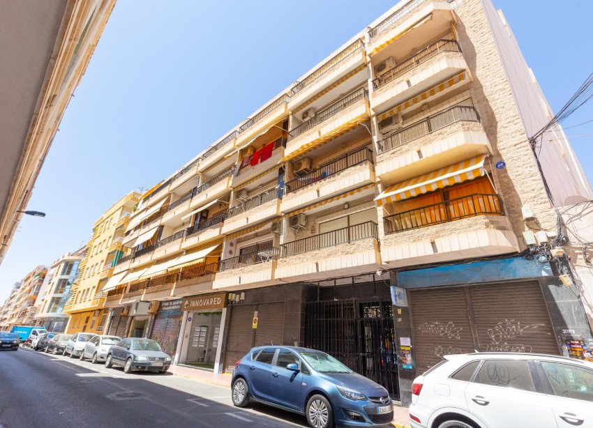 Resale - Apartment - Torrevieja - Paseo maritimo