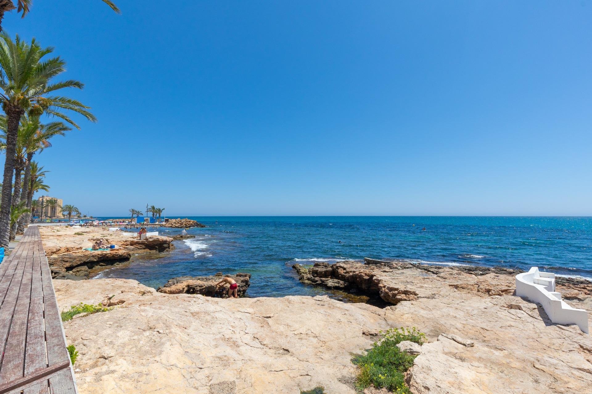 Resale - Apartment - Torrevieja - Paseo maritimo