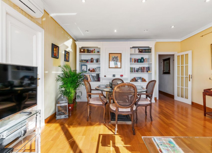 Resale - Apartment - Torrevieja - Piscinas naturales