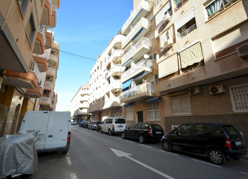 Resale - Apartment - Torrevieja - Playa Acequion