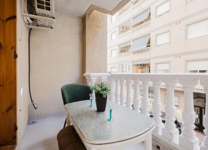 Resale - Apartment - Torrevieja - Playa de La Acequion