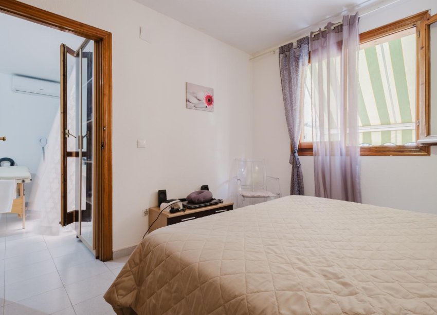 Resale - Apartment - Torrevieja - Playa de La Acequion