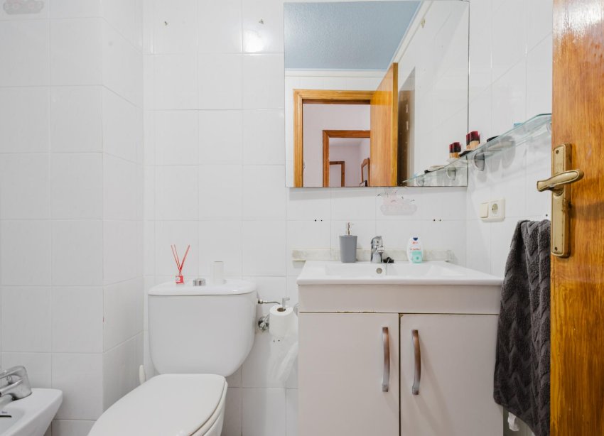 Resale - Apartment - Torrevieja - Playa de La Acequion