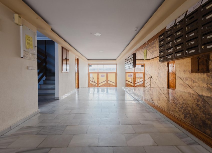 Resale - Apartment - Torrevieja - Playa de La Acequion