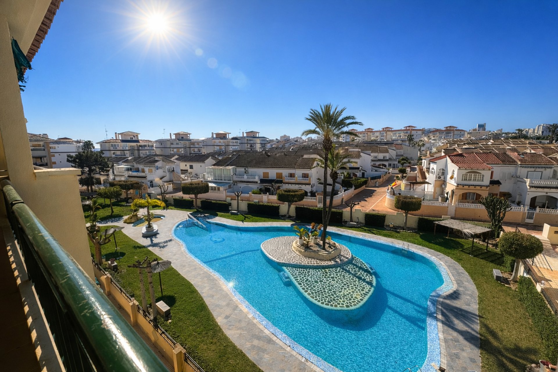 Resale - Apartment - Torrevieja - PLAYA DE LA MATA