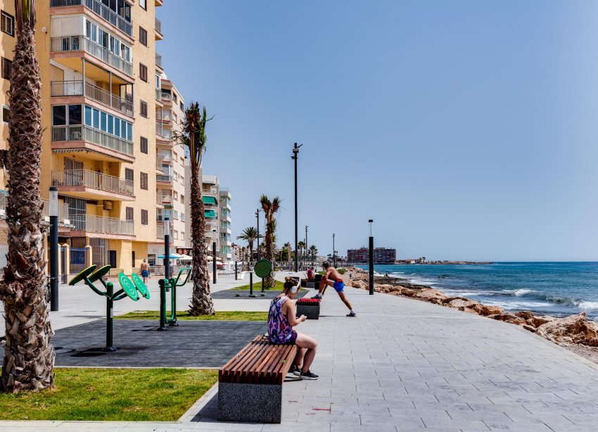 Resale - Apartment - Torrevieja - Playa de Los Locos-Curva del Palangre