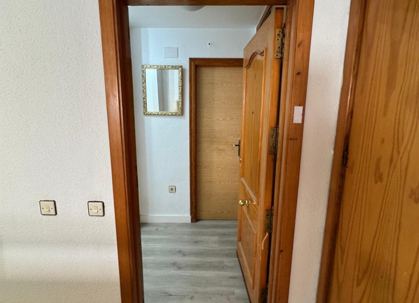 Resale - Apartment - Torrevieja - Playa de Los Locos-Curva del Palangre