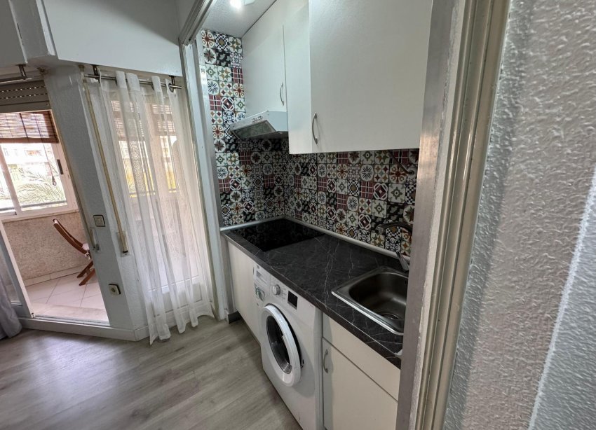 Resale - Apartment - Torrevieja - Playa de Los Locos-Curva del Palangre