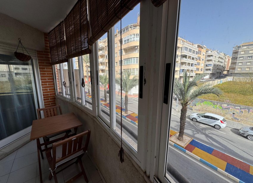 Resale - Apartment - Torrevieja - Playa de Los Locos-Curva del Palangre