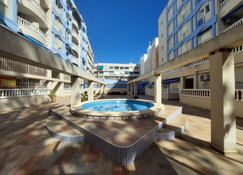 Resale - Apartment - Torrevieja - Playa de los Locos